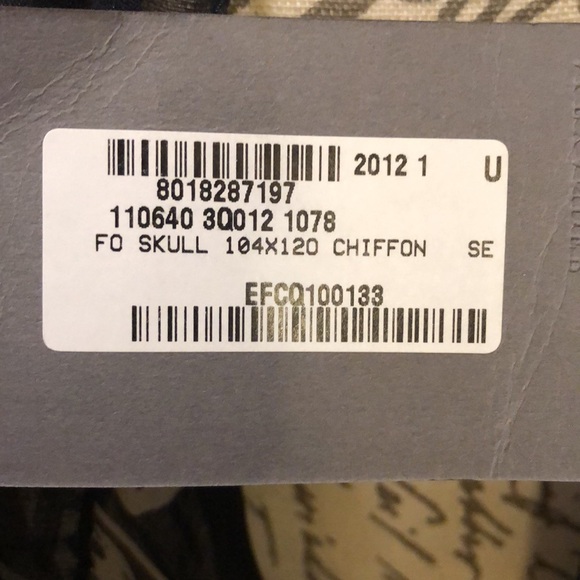 💀Alexander McQueen Large Silk Chiffon Skull print lightweight unisex scarf - Picture 7 of 8